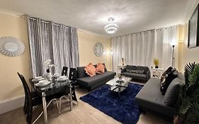 Posh 2-Bedroom, Living Room, Kitchen & 1.5 Bathroom
